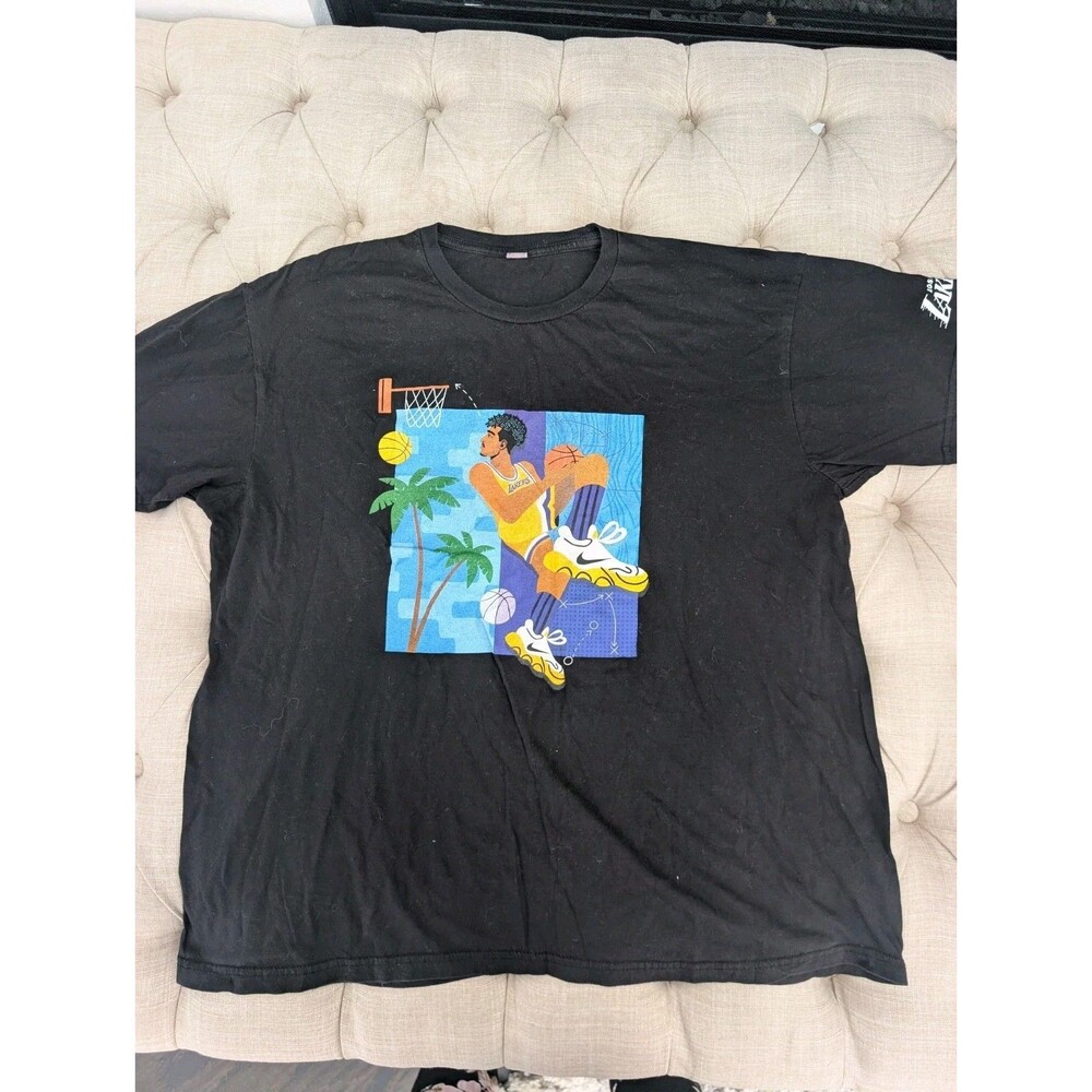 Los Angeles Lakers Game T-Shirt Giveaway Into the Paint size XL Unisex 2/19/25